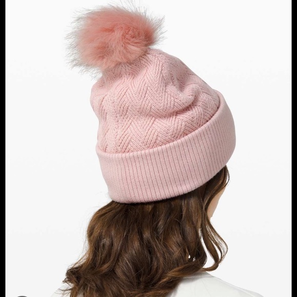 Lululemon Sherpa Weave Pom Beanie - Picture 1 of 4